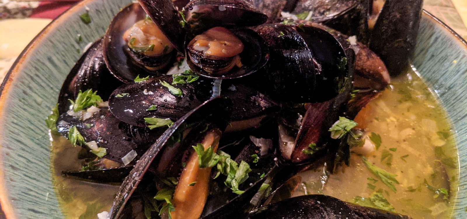 Steamed MusselsWith White Wine, Garlic, and Shallots