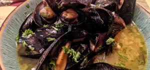 Steamed MusselsWith White Wine, Garlic, and Shallots