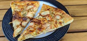 Grilled Chicken and Garlic Five Cheese White Pizza